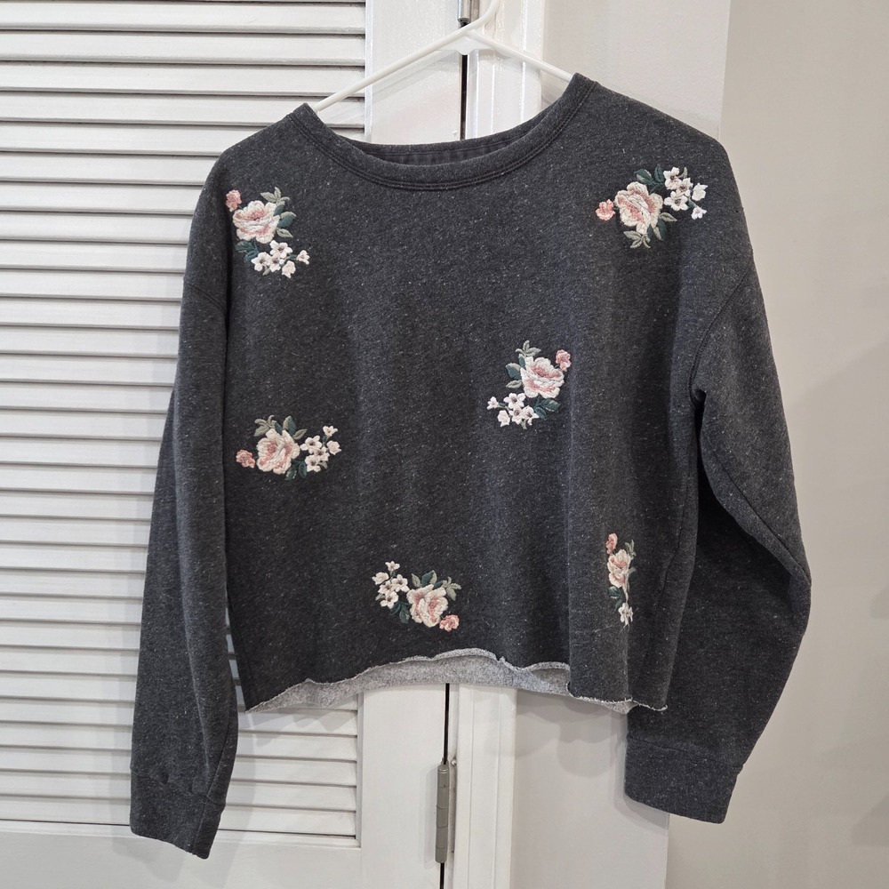 Womens Abercrombie & Fitch Dark Gray Crewneck Sweatshirt Pink & White Flowers XS
